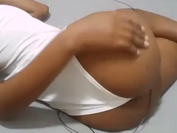 Sexxxy_tash  live sex cam