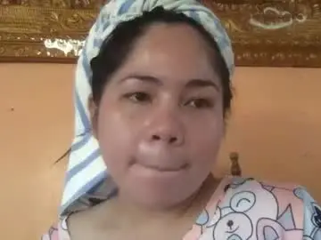 Xlucky_boobs  live sex cam