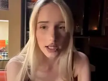 Fannyhaviland  live sex cam