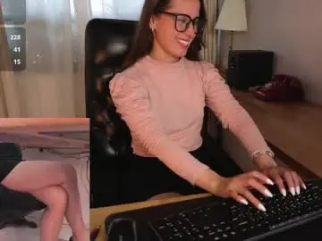 Kate_thompson_  live sex cam