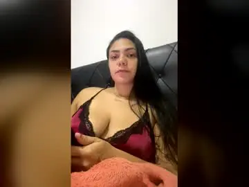 Nini_52  live sex cam