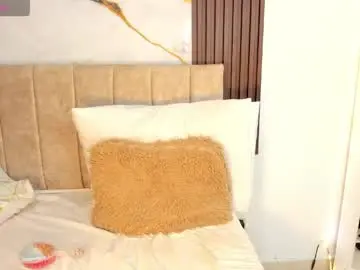 Sacrlet_fox75  live sex cam