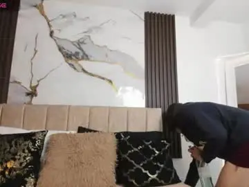 Sacrlet_fox75  live sex cam