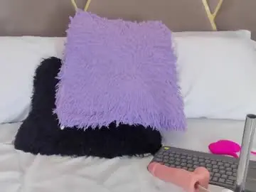 Littlee__molly  live sex cam