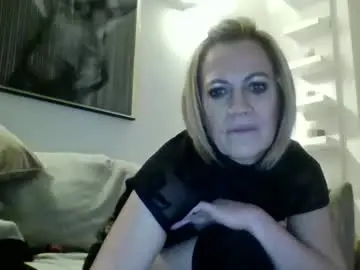 Milfshake227  live sex cam
