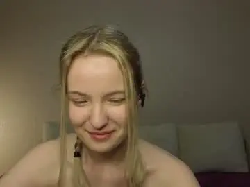 Tashinapetitto  live sex cam