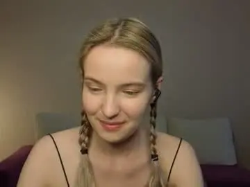 Tashinapetitto  live sex cam
