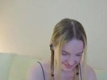 Tashinapetitto  live sex cam