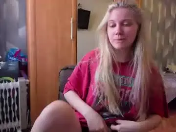 Tiny_kiss  live sex cam