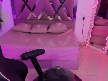 Pau_tay1  live sex cam