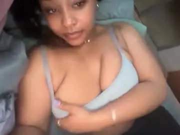 Yourmommysilk  live sex cam