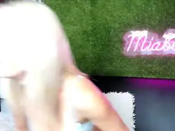 Alexisbanx  live sex cam