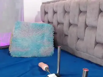 Andrea_bigtits69  live sex cam