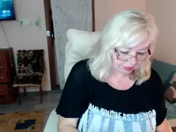 Evelynloveshy  live sex cam