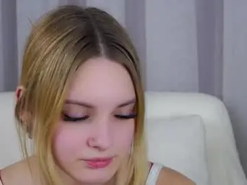 Tonishamoye  live sex cam