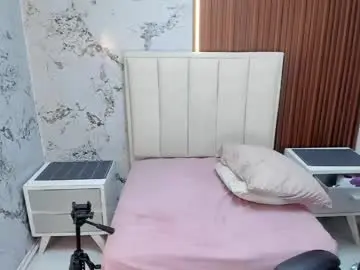 Trixiebrow  live sex cam