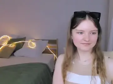 Charminglookeva  live sex cam