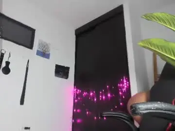 Freaky_lia  live sex cam