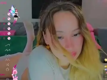 Strawberrypie99  live sex cam