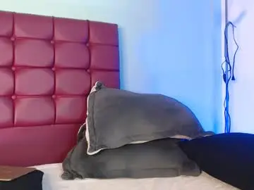 Bella_lr  live sex cam