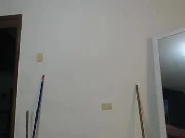 Bella_lr  live sex cam