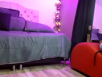 Bella_lr  live sex cam