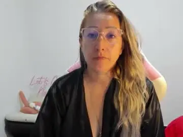 Hottychrystal  live sex cam