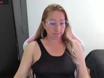 Hottychrystal  live sex cam