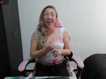 Hottychrystal  live sex cam