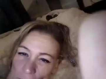 Sexiililgoldiiloxx  live sex cam