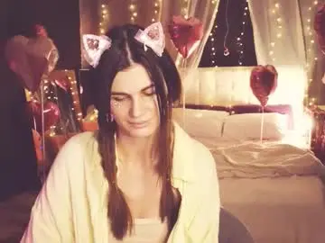 Emilytucker  live sex cam