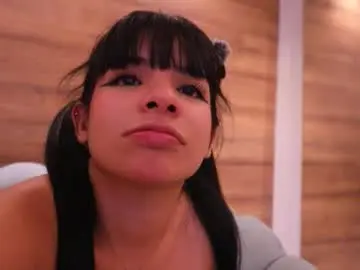 Gummyluv  live sex cam