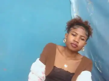 Hasleyinah  live sex cam