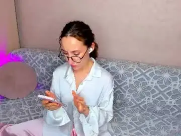 Melodyoflovee  live sex cam