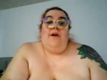 Hotwife4685  live sex cam