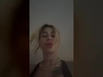 Evatop23  live sex cam