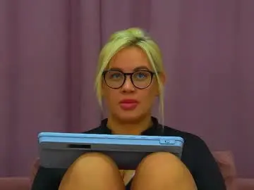 Marianeumann  live sex cam