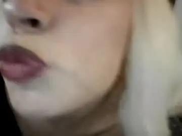 Temptedbrat  live sex cam