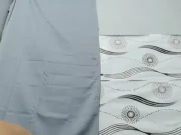 Hotpinaymorena  live sex cam