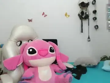 Mom_17  live sex cam