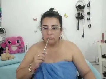 Mom_17  live sex cam