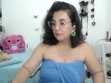 Mom_17  live sex cam