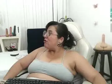 Mom_17  live sex cam