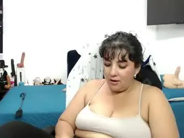 Mom_17  live sex cam