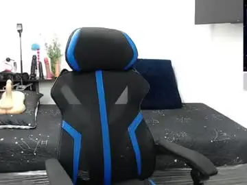 Mom_17  live sex cam