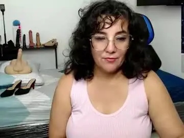 Mom_17  live sex cam
