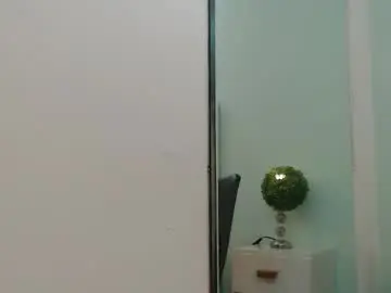 Sccarlettjonnes  live sex cam