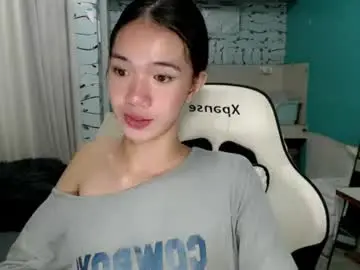 Innocent_reign69  live sex cam