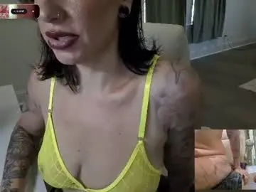 Juliewets  live sex cam