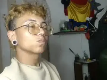 Momosii  live sex cam